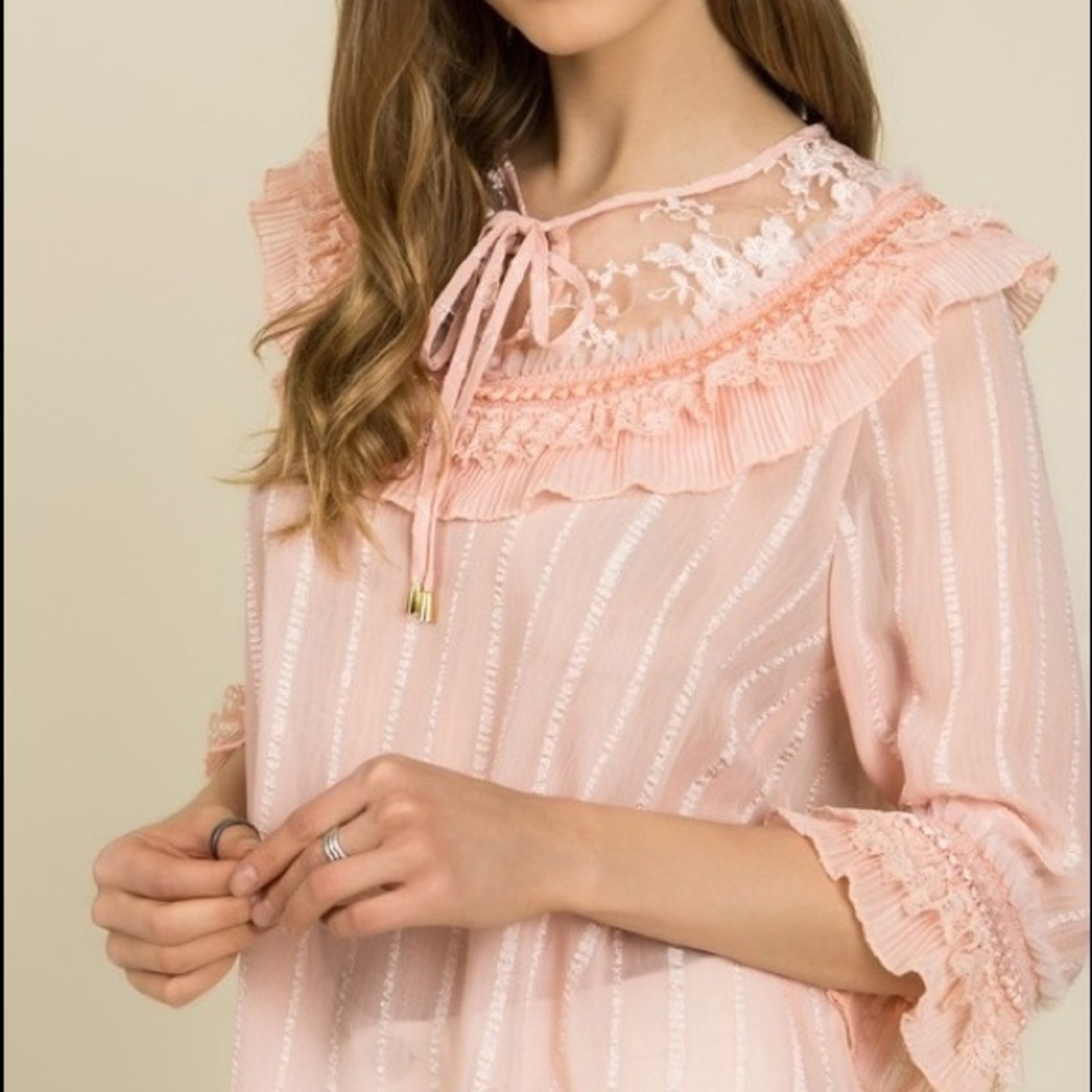 POL BLUSH RUFFLE ACCENT LACE TOP